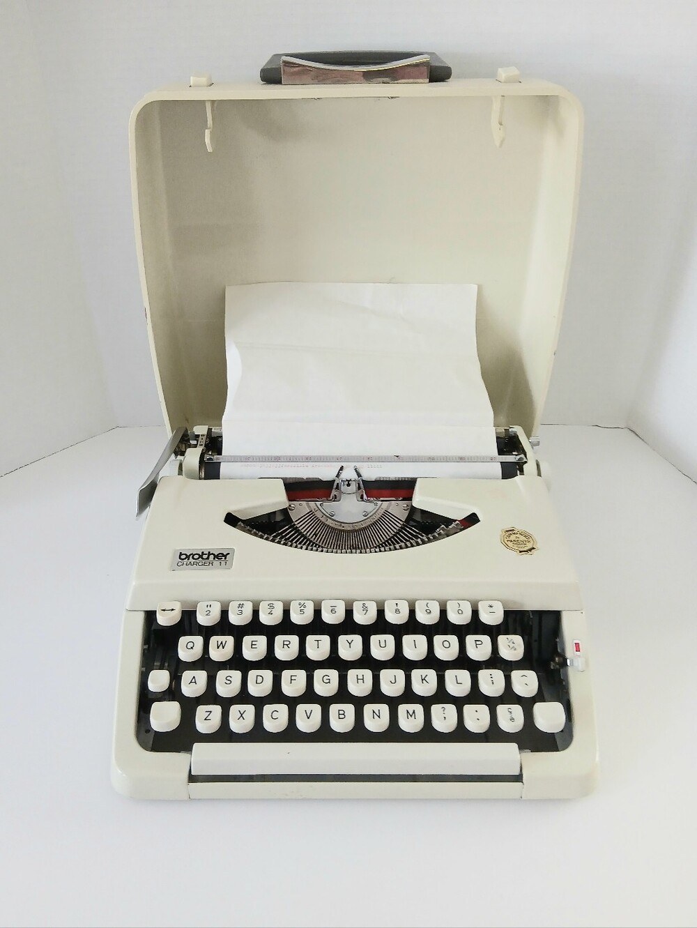 Vtg Brother Charger 11 Small Typewriter With Case